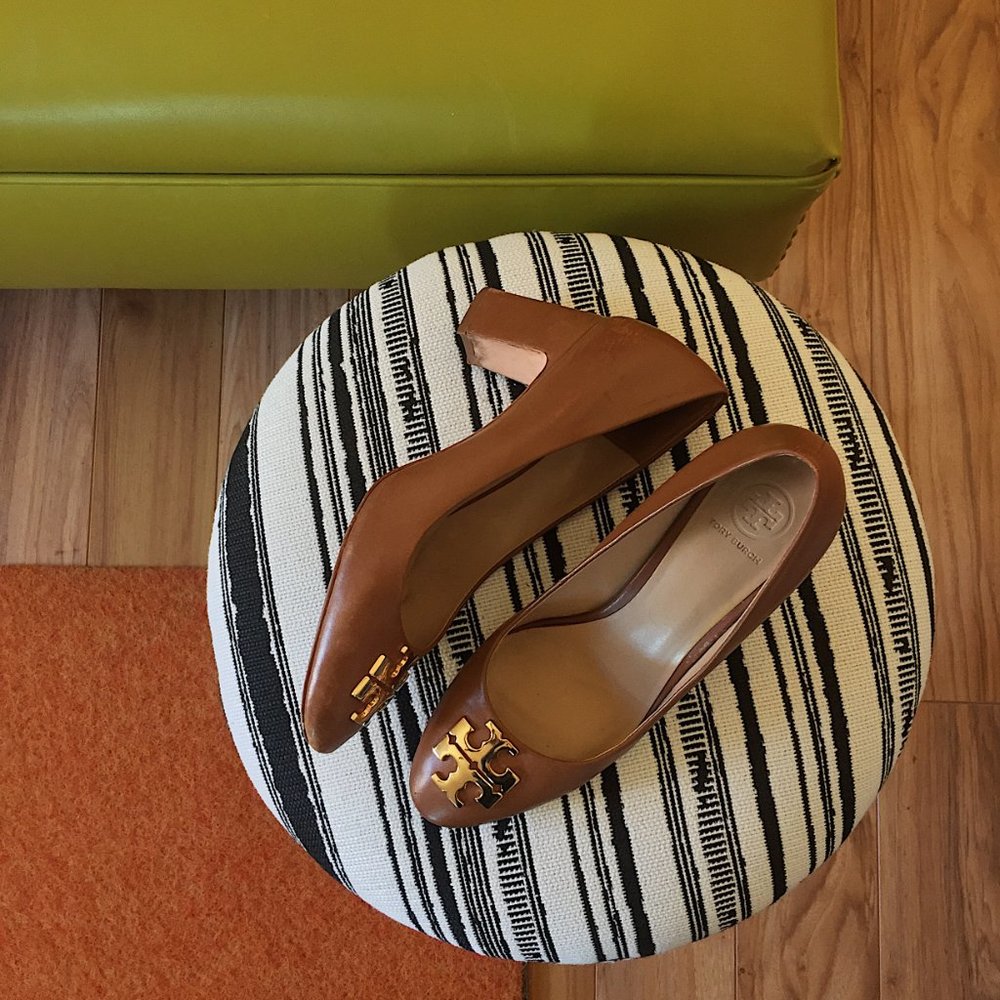 TORY BURCH Tan/Brown Chelsea Block Heel Pump 8